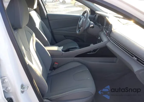 2022 Hyundai Elantra Sel z USA, uszkodzony, nr VIN 5NPLM4AGXNH071074